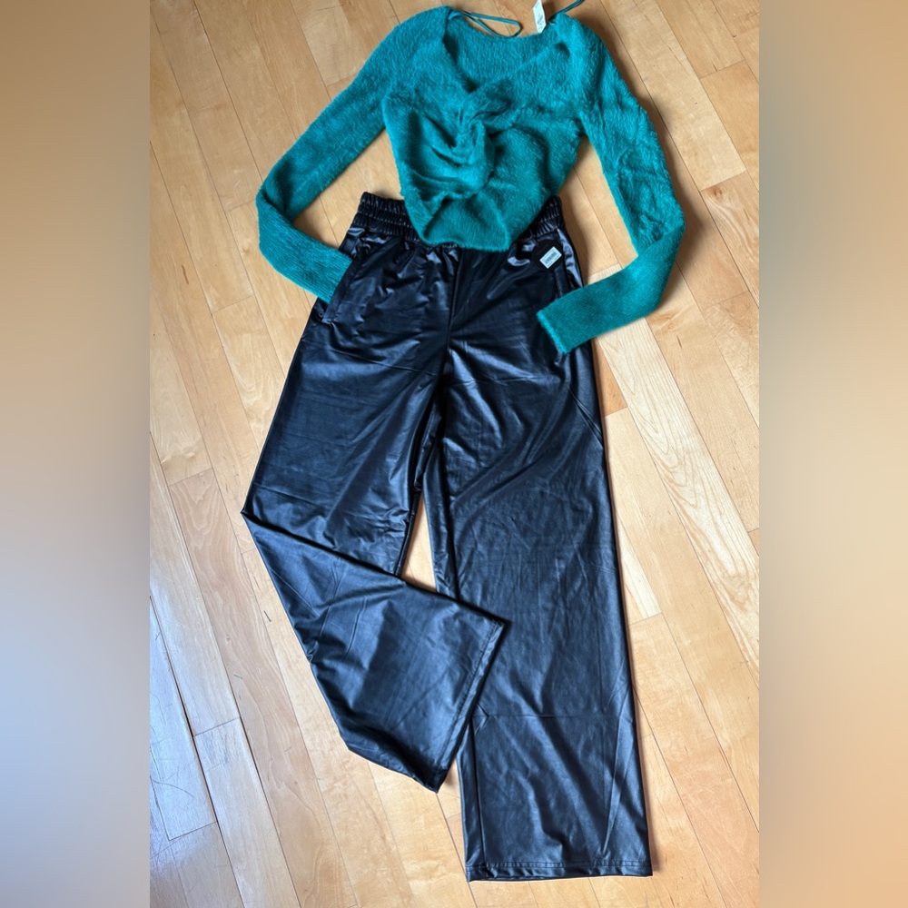 NWT! OFFLINE & Aerie Fluffy-4-Ever Reversible Twist Sweater+faux leather pants S